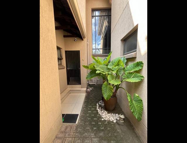 4 BEDROOM HOUSE FOR SALE IN VANDERBIJLPARK SW 5